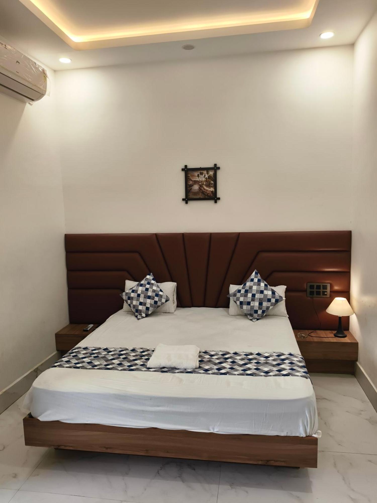 Hotel Modi Palace, Chanderi Mp Kültér fotó